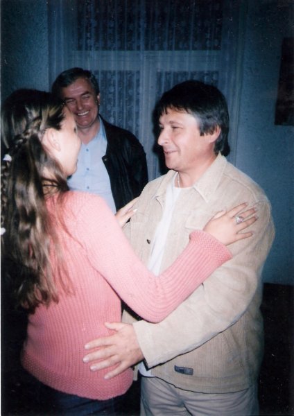 Nancy és Béla a háttérben Molnár Lajos