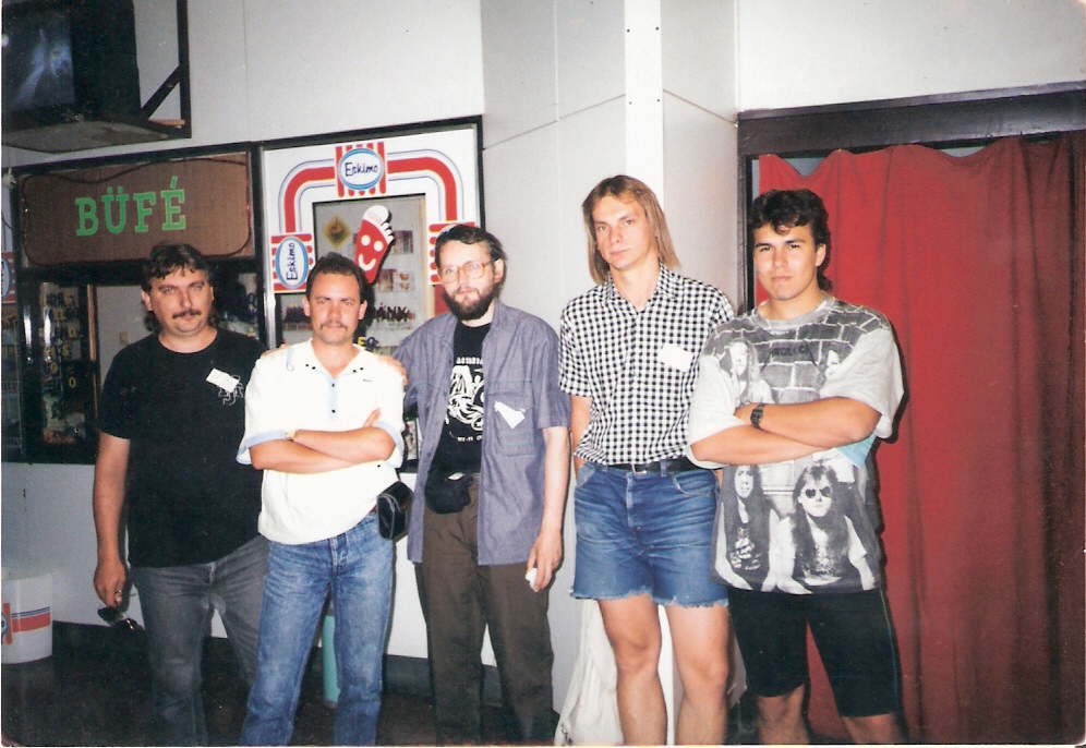 Miscon 1993.VI.27.KUK tagjai és Egon Niczky középen Kassai klubvezető.