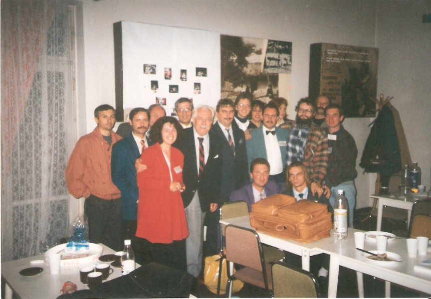 Kálmán bácsi a klub tagjaival 1996.IX.22.